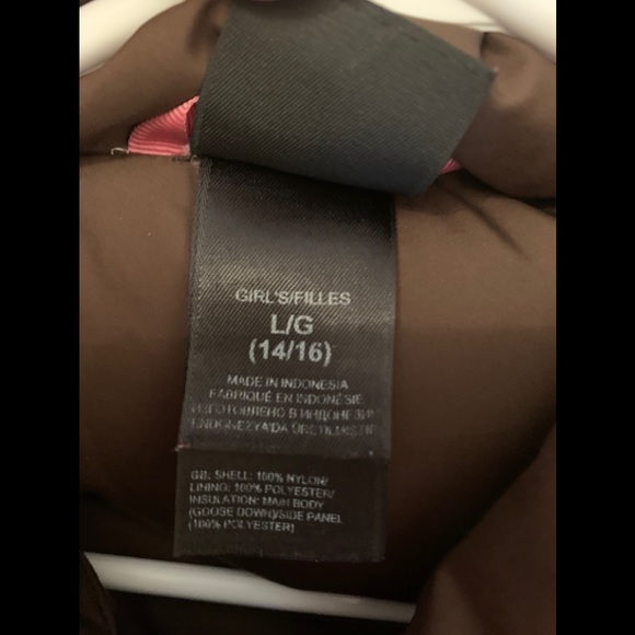 Girl’s North Face Pink Quilted Vest - Picture 6 of 6